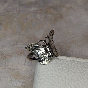 Elegant Silver Butterfly Ring